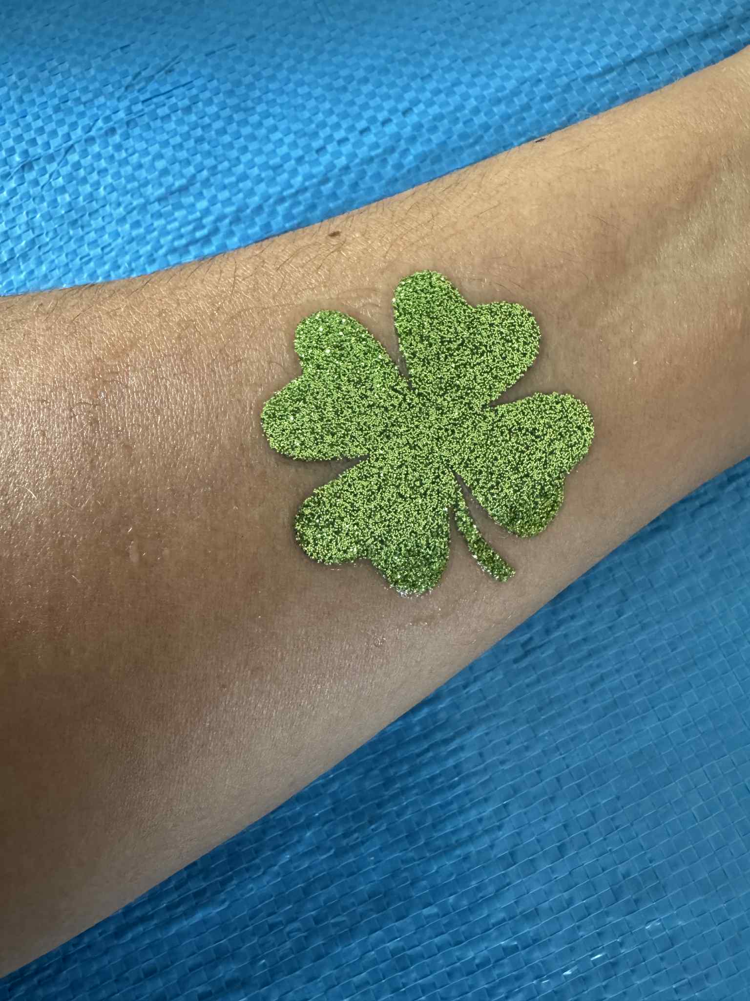 Four Leaf Clover Glitter Tattoo - Image 2